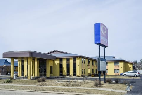 Econo Lodge Inn & Suites Hotel in Wisconsin Dells