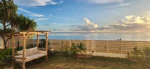 Natural landscape, View (from property/room), Sea view, Sunset, sunbed