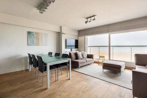 Seafront apartment 2 bed Duinbergen Apartment in Knokke-Heist