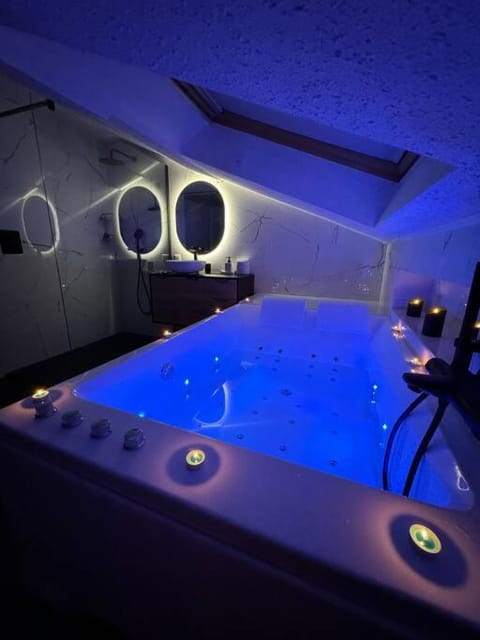 Duplex avec jacuzzi + billard Apartment in Mulhouse