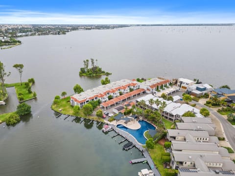 Yarrawonga Lakeside Apartment 43 - 4 Bedrooms Apartment in Yarrawonga