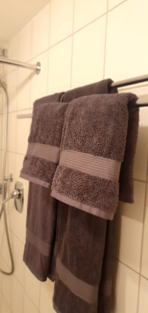 Shower, Bathroom, towels