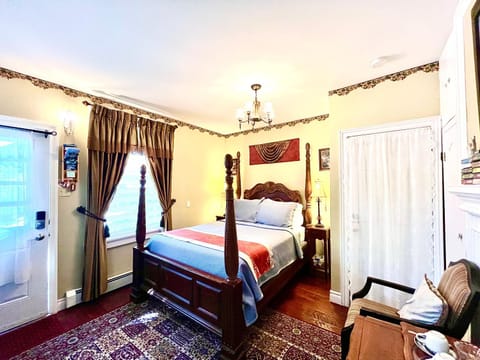 Barker House 2# Suite-heart of oldtown Apartment in Niagara-on-the-Lake