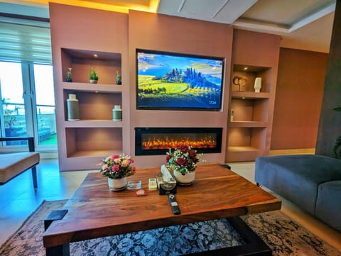 Communal lounge/ TV room, TV and multimedia, Living room, Seating area, Evening entertainment