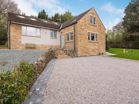 4 Bed in Bakewell 87419 House in Bakewell