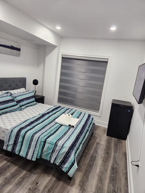 Bed, TV and multimedia, Photo of the whole room, Bedroom, air conditioner