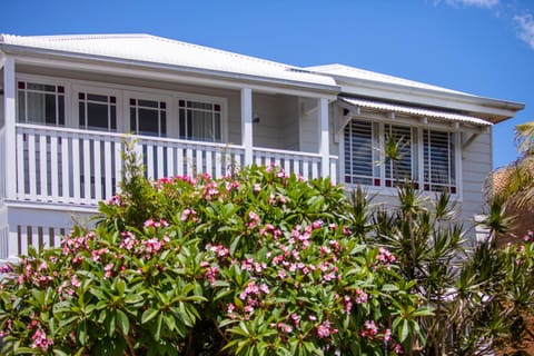 Seaside apartment, 100m to beach Condo in Pittwater Council