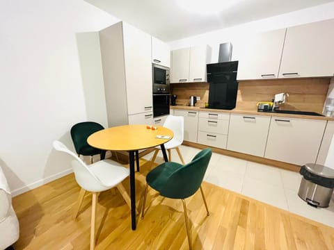 Dream Dwell Paris-Fantastic modern flat near RER A Paris Apartment in Saint-Maur-des-Fossés