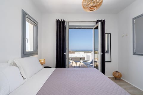 Bed, Natural landscape, View (from property/room), Balcony/Terrace, Photo of the whole room, Bedroom, Sea view