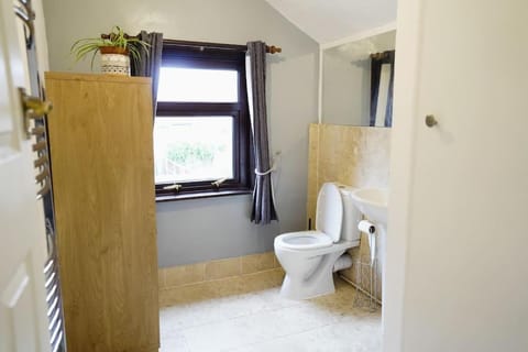 2BR Home W/ en-suite toilet, Town Centre Ipswich. House in Ipswich