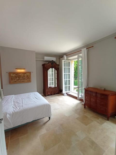 Domaine de La Barde guest rooms and suites. Bed and Breakfast in Le Bugue