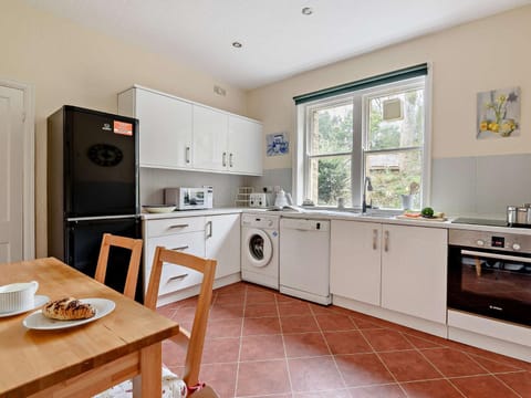 2 Bed in Glossop 52409 Maison in Glossop