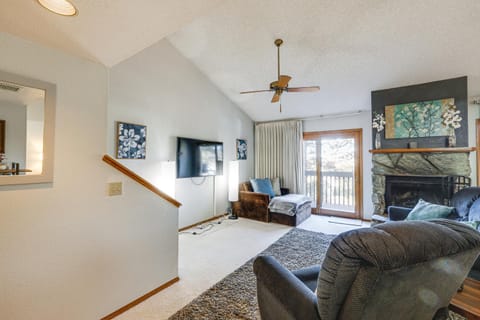 Cozy Flagstaff Retreat with Balcony and Mtn View! Apartment in Flagstaff