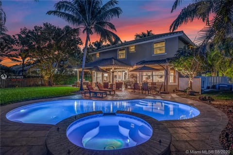 Luxury House in Pembroke Pines Newly Renovated With Pool And Security House in Pembroke Pines