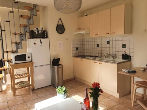 TV and multimedia, Coffee/tea facilities, Kitchen or kitchenette, Living room, Dining area, microwave, minibar, pet friendly, stove, toaster, air conditioner