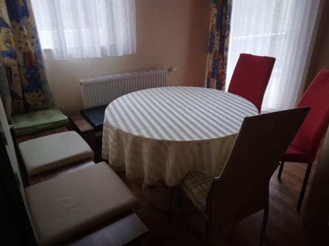 Seating area, Dining area