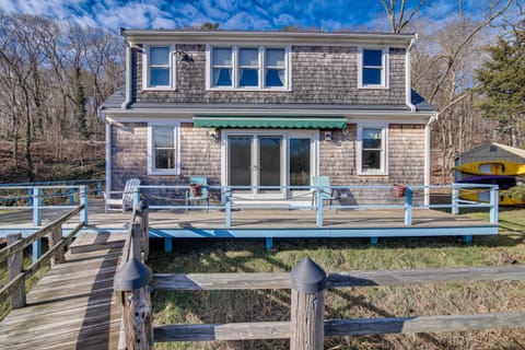 Riverfront Kingston Cottage with Deck, 2 Mi to Beach House in Kingston