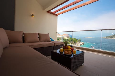 Day, Summer, View (from property/room), Balcony/Terrace, Food and drinks, Seating area, Sea view