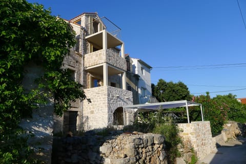 Facade/entrance, Day, On site, Street view