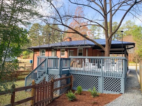 Cozy Bungalow-near Duke, Hospital, Walk to food House in Durham