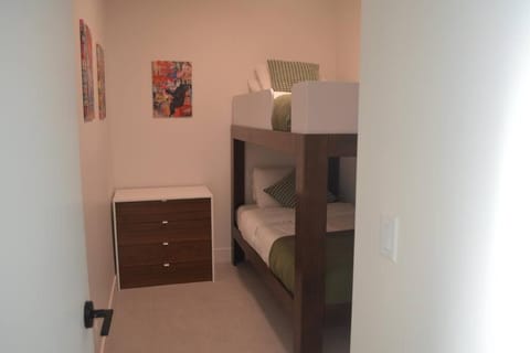 Bedroom, bunk bed