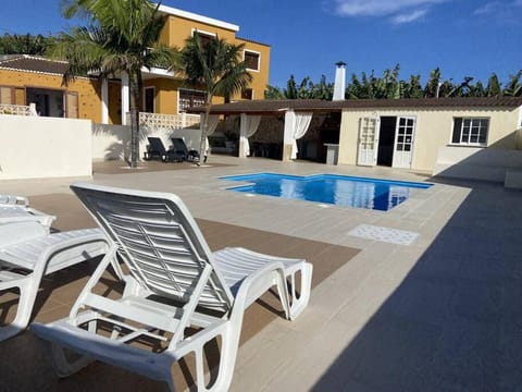 Property building, Patio, Pool view, Swimming pool, sunbed