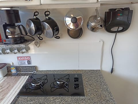 Coffee/tea facilities, Kitchen or kitchenette, stove, toaster