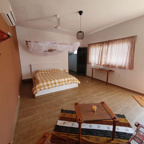 Bed, Living room, Photo of the whole room, Seating area, Bedroom, air conditioner