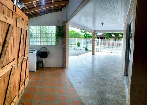 Refúgio perto do Mar: Ótima casa a 350m da praia House in Pontal do Paraná