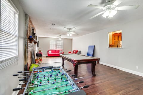 Mount Pleasant Home with Yard, Sunroom and Game Room! Haus in Mount Pleasant
