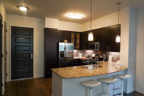 Luxury Designed 2 Bedrooms Part Hotel in Woodland Hills CA Aparthotel in Woodland Hills