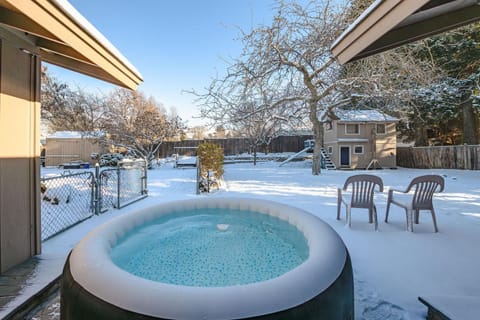 Day, Natural landscape, Winter, Hot Tub, Garden view