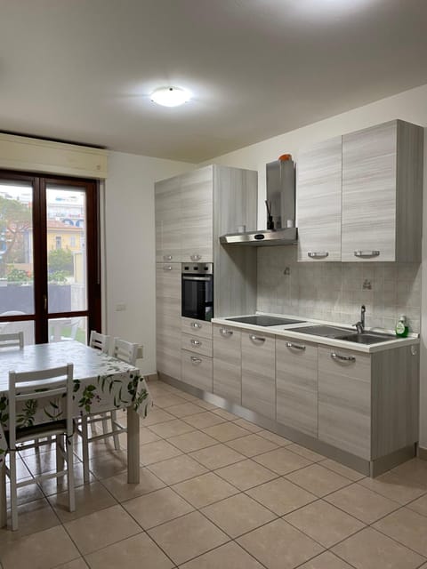 Kitchen or kitchenette, Dining area, pet friendly, stove