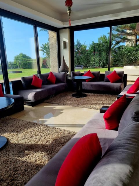 Day, Garden, Living room, Seating area, Garden view