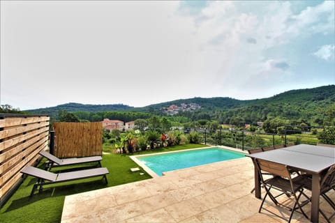 Patio, Natural landscape, Mountain view, Pool view, Swimming pool, sunbed