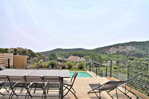 Patio, Natural landscape, View (from property/room), Balcony/Terrace, Dining area, Mountain view