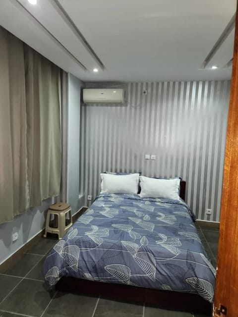 Appart MEUBLE E2G Apartment in Douala