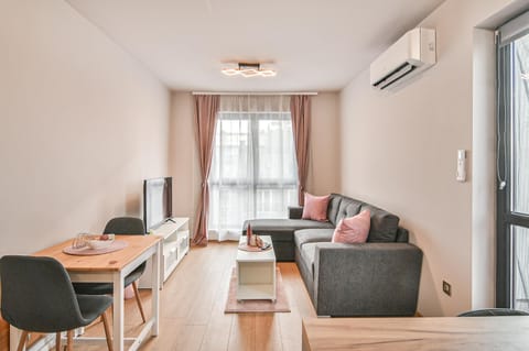 TV and multimedia, Living room, Seating area, Dining area, air conditioner