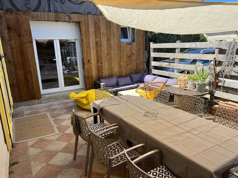 Patio, Dining area