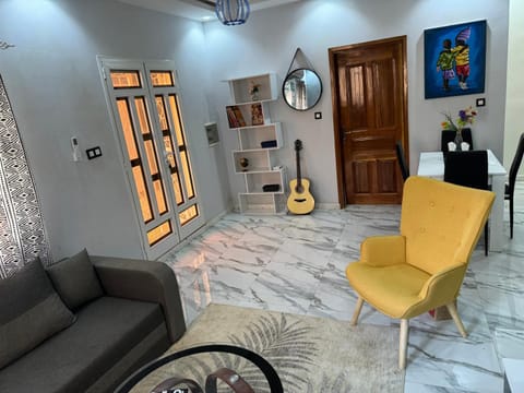 Appartement meublé avec Spa jacuzzi privatif Appartamento in Mbour
