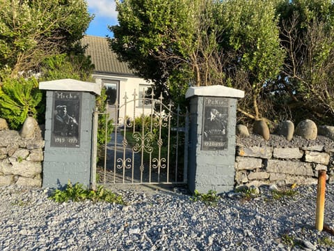 Joe and Mary's Cottage Casa in County Clare