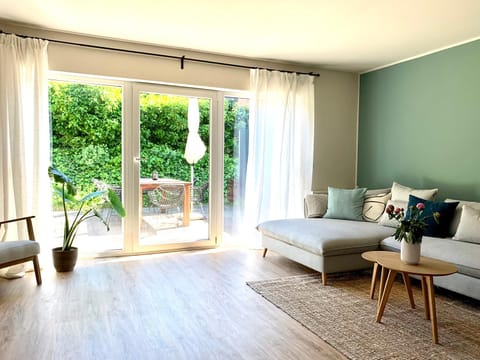 Balcony/Terrace, Living room, Seating area, Garden view