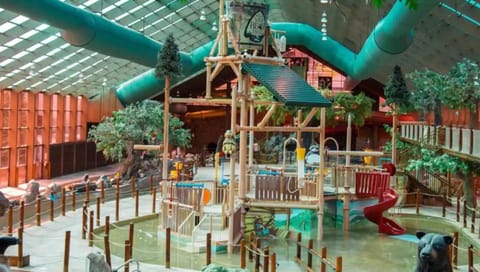 2BR Westgate Resort Sleeps 10 - Smoky Mtn Condo with Free Water Park Apartment hotel in Gatlinburg