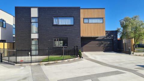 Property building, Street view