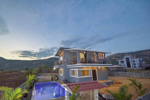 Property building, Day, Natural landscape, Mountain view, Pool view, Swimming pool