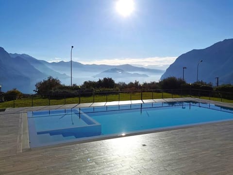 Lake view, Mountain view, Swimming pool, Swimming pool