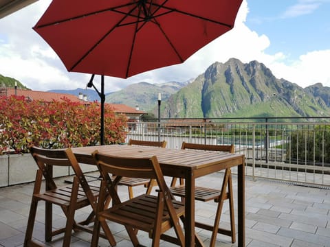 Patio, Mountain view