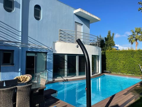 Villa 25 minutes from Lisbon & 10 min from the sea with private pool & jacuzzi Villa in Palmela