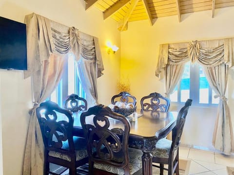 Casa Amarilla Maison in Antigua and Barbuda