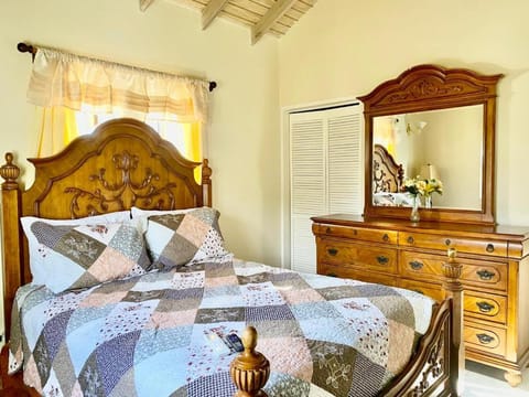 Casa Amarilla Maison in Antigua and Barbuda